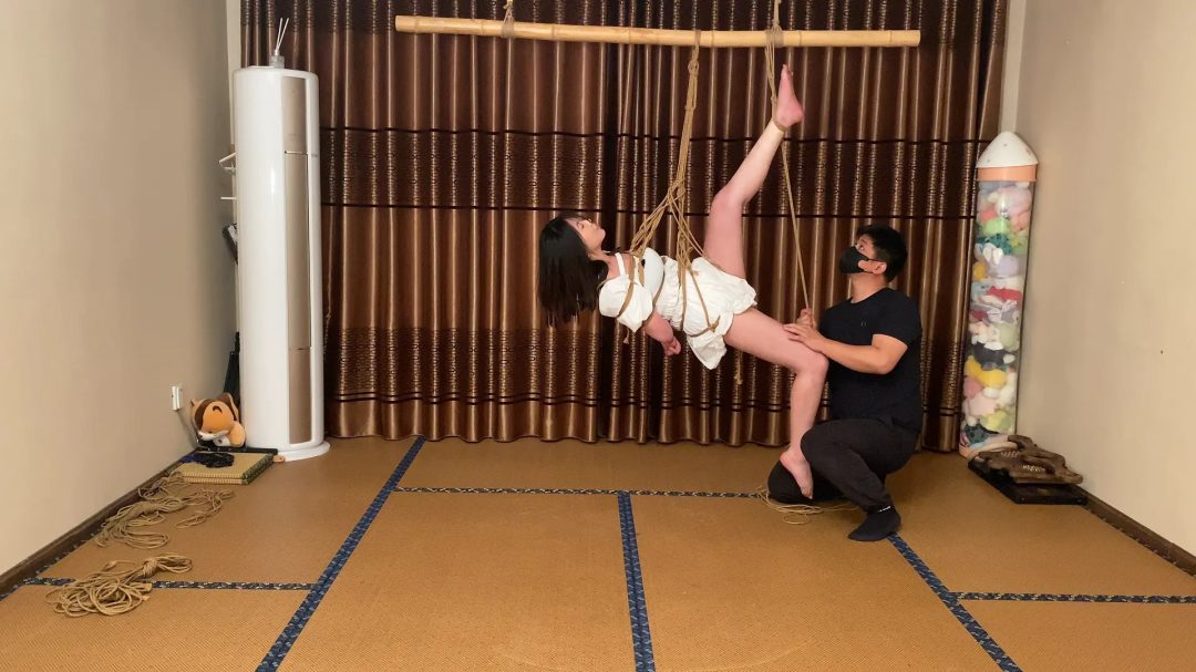 新模特夏可 甜美可爱邻家女孩首次体验吊缚-2