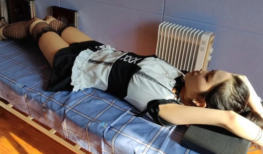 小女仆雨溪享受按摩服务-4