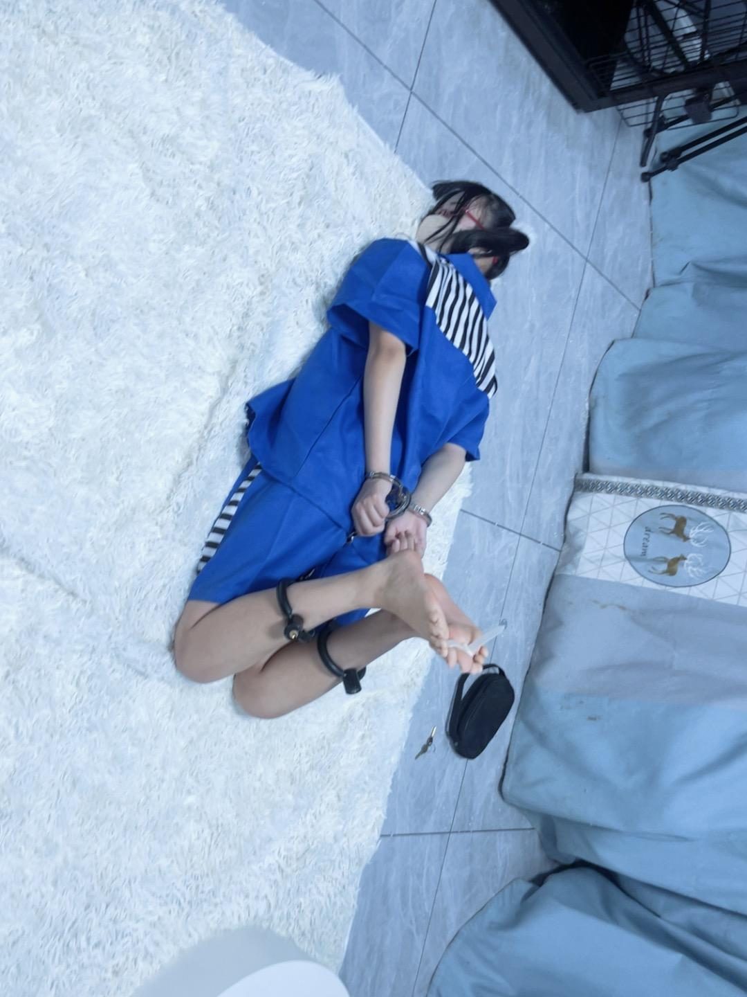 死囚体验（上）-女囚题材精品作品，填表、搜身、换衣、上镣、打脚心（重）、体罚、拘束过夜-13