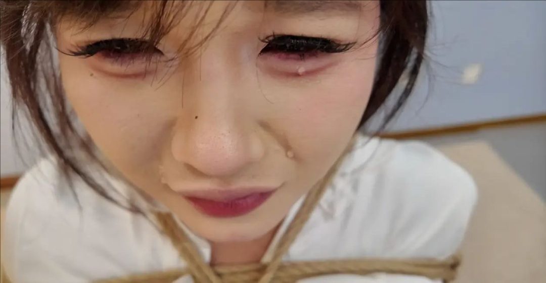 捆绑小骚货 骑傅 日式 蟹腿 皮鞭 心灵访谈 挠脚心痛哭-1