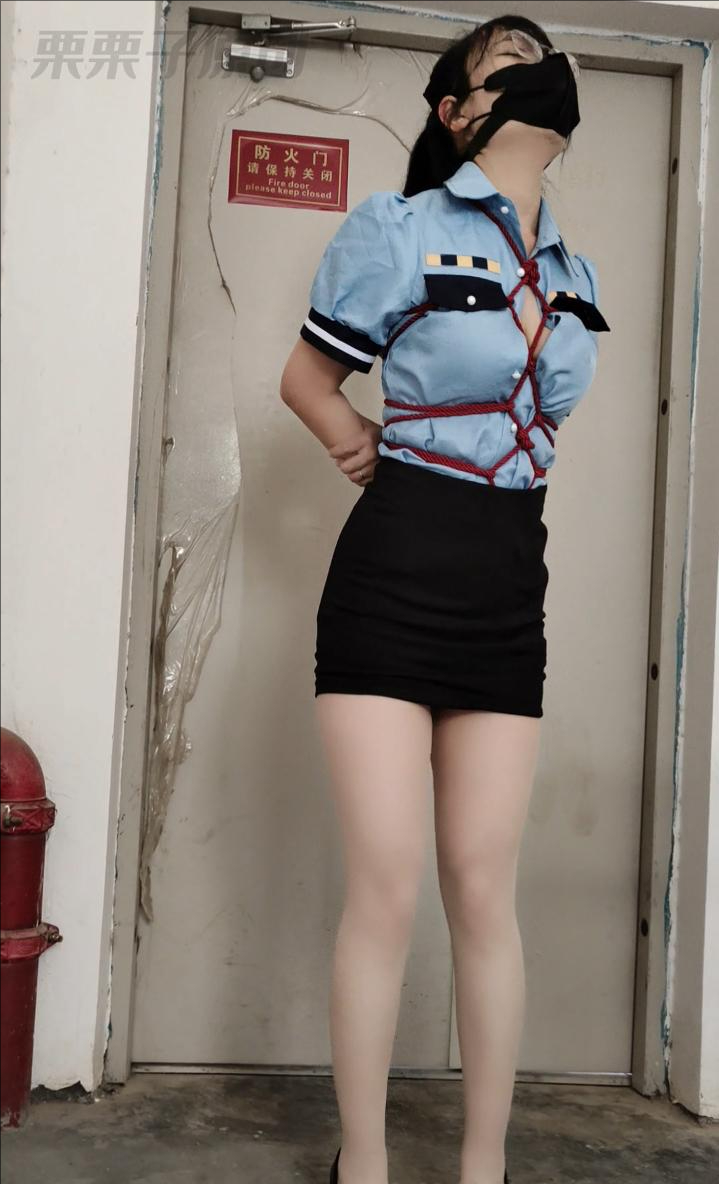《被折磨的女搜查官 02》 定拍转公映，户外、楼梯间失禁、控制、制服、黑丝、高跟鞋、龟甲缚-3