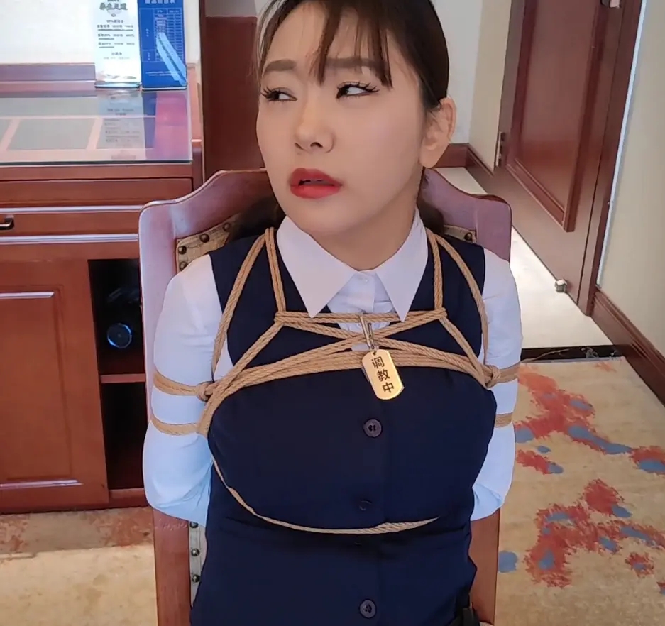 随心原创 宣萱 诺米 女老板调叫小秘书 塞大口求 口水横流-3
