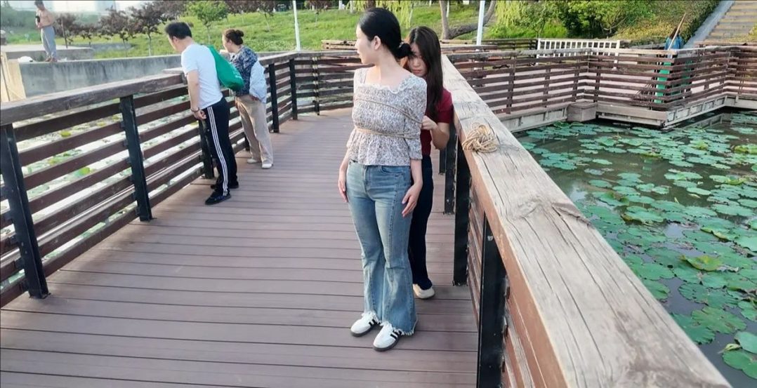 挑战刺激 恐惧的内心 多次挑战陌生人的捆绑-3