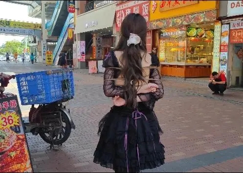 长颜草定拍合集 一部Lolita黑丝户外，一部捆绑电击。-4