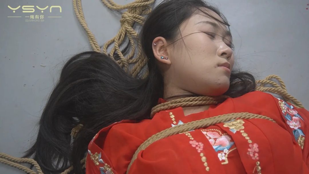 【红颜蒙冤】清末民妇雨儿被诬陷通奸谋害亲夫打板子双手吊起骑木马屈打成招后绞之刑-11