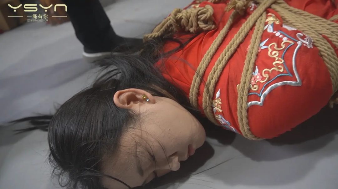 【红颜蒙冤】清末民妇雨儿被诬陷通奸谋害亲夫打板子双手吊起骑木马屈打成招后绞之刑-10