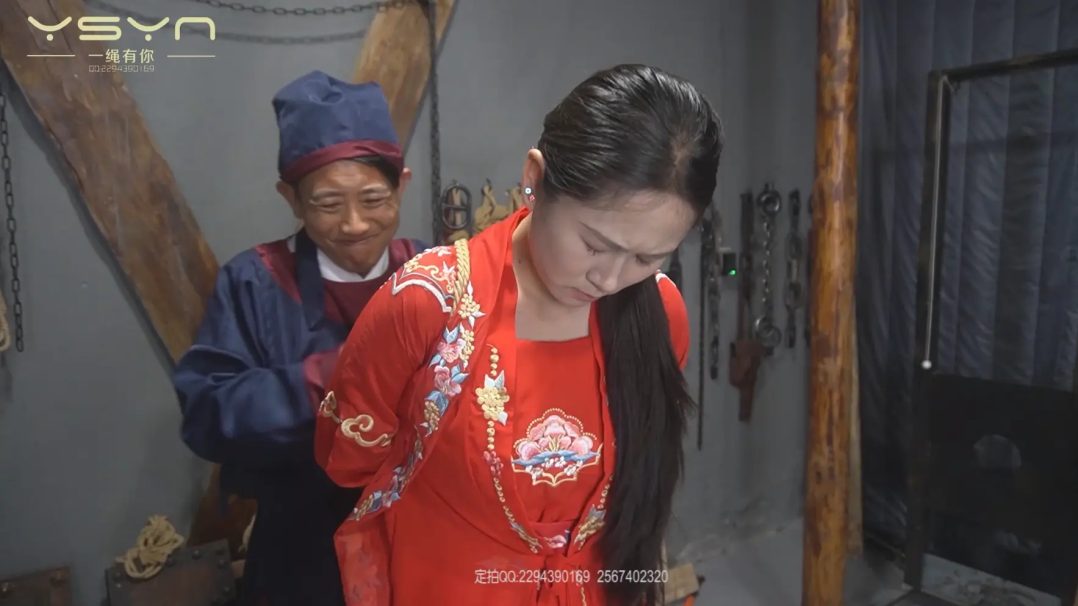 【红颜蒙冤】清末民妇雨儿被诬陷通奸谋害亲夫打板子双手吊起骑木马屈打成招后绞之刑-9