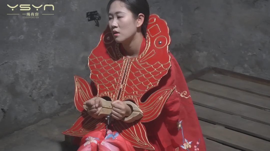 【红颜蒙冤】清末民妇雨儿被诬陷通奸谋害亲夫打板子双手吊起骑木马屈打成招后绞之刑-2