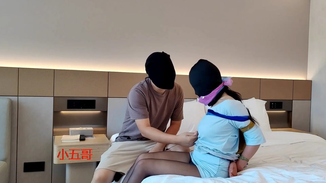 小五哥原创 与女绳师的一次丝巾捆绑交流-4
