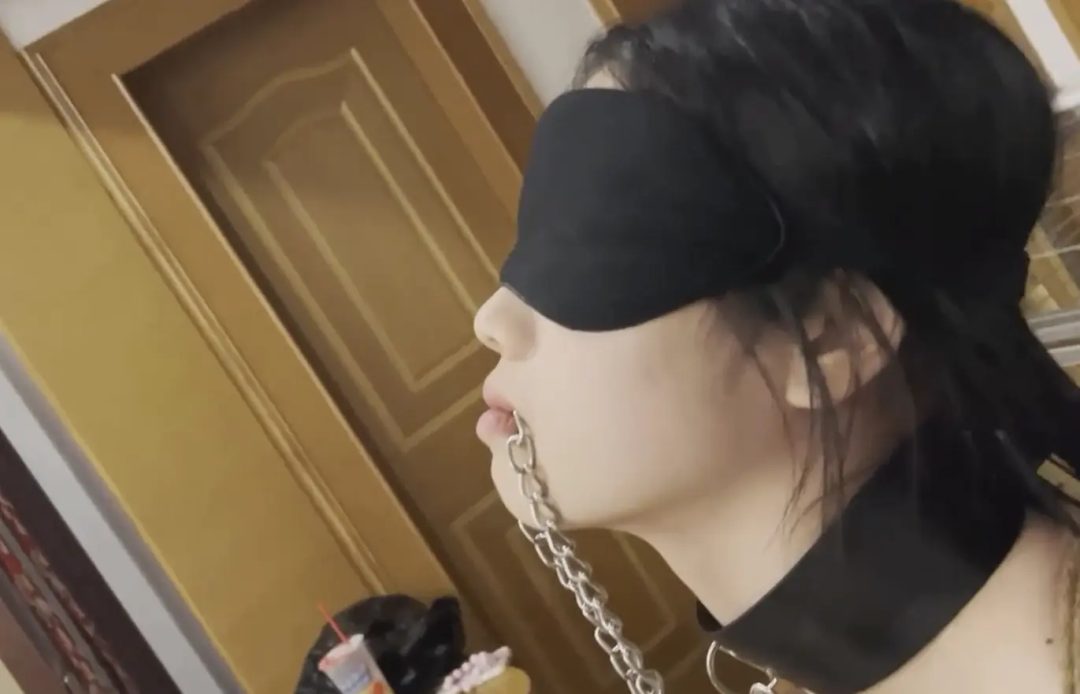 线下真实调教之超漂亮m阿然1L水喝下后振动乳夹+捆绑憋尿+手指弹下面+失禁喷涌！-3