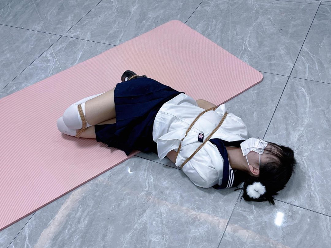 茶茶遇劫记4-白丝jk萝莉惨遭入室，少女能否逃出升天？【DID、绑架、挠痒、驷马、尝试逃脱、逼供】-10