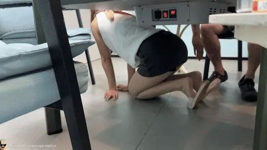 【调教财务刘姐的真实故事】第十五集：麻将馆偷玩（3）等人时被朋友撞见一起玩！-7