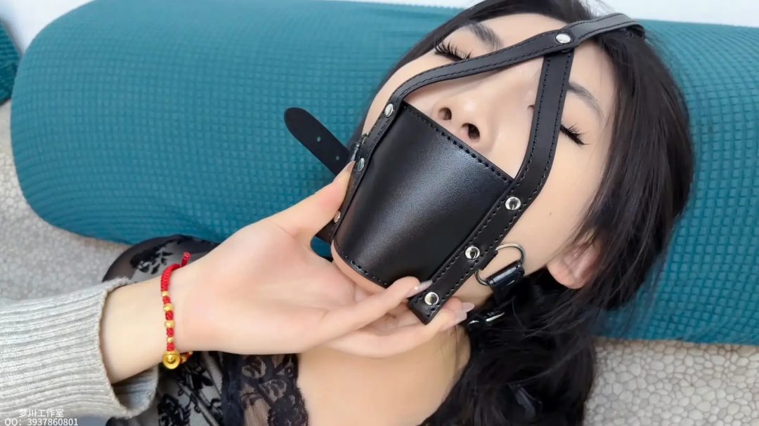 在游戏开始之前·小女王单手套鸭子坐玩弄-7
