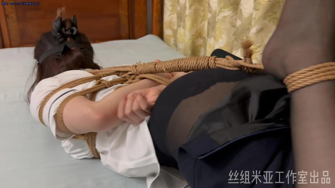 空姐前来体验绳缚，打PP，被脱掉裙子调教至求饶-7