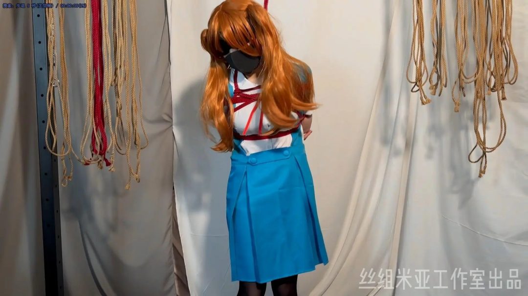 明日香cosplay面对多种玩具，包含校服和作战服，只能无助挣扎-1