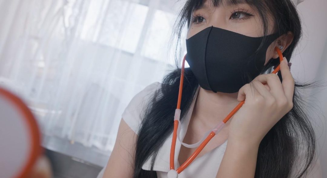 【悠米】《放学后的保健室》男同学借着发烧的名义来医务室看病，量完体温，护士小姐打算给他开点药，转身去拿药的时候，被学生从后面捂住口鼻迷晕了过去-1