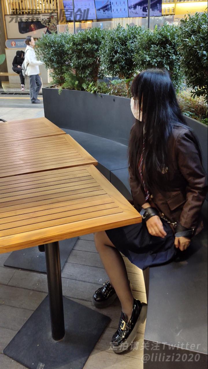 《惩罚堕落小M 05》 户外、街边高高失禁，街边调教、JK、学姐COS，黑丝、龟甲缚-4