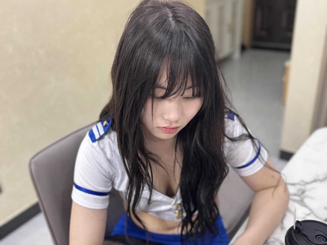 勒掐反击女S上司 空姐 恋足 挣扎 凌辱 勒颈 挑逗 玩弄 脚趾 颈缚 闻脚-1
