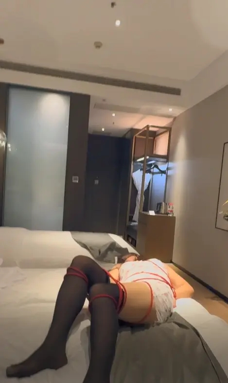 皮卡丘戏弄楚楚可怜的美艳少妇（1）-6