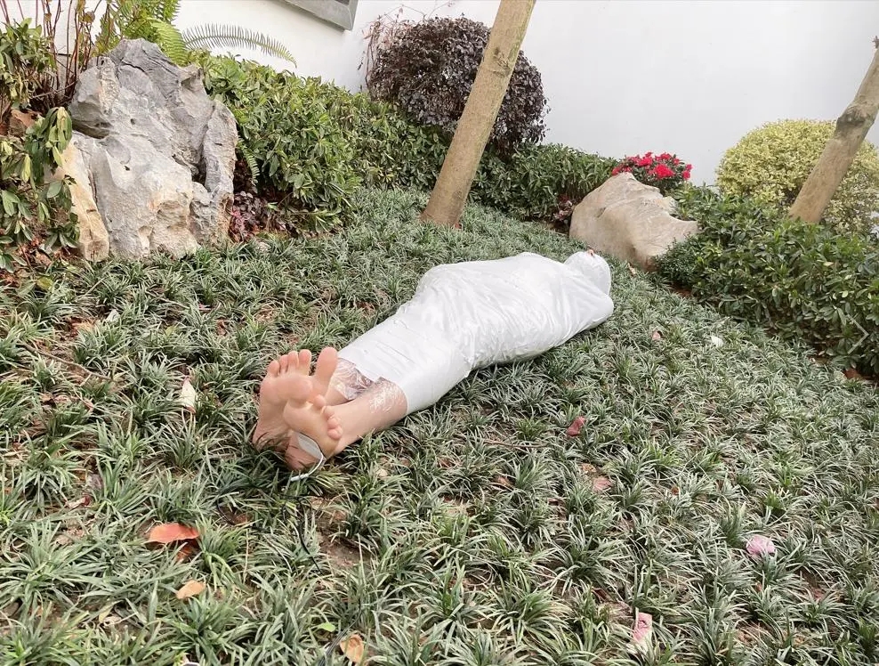 茶茶户外全包野外超超超长时间放置！蚊虫/郊狼虐足!从中午一直包裹到晚上！-6