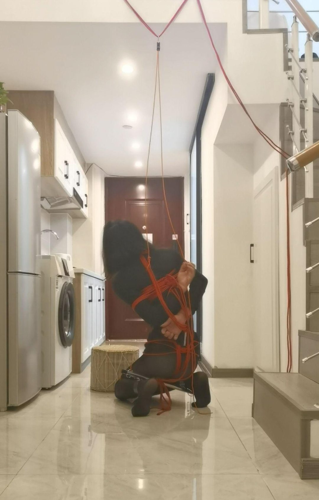 垫脚吊脖钢构电击罚站自缚-6