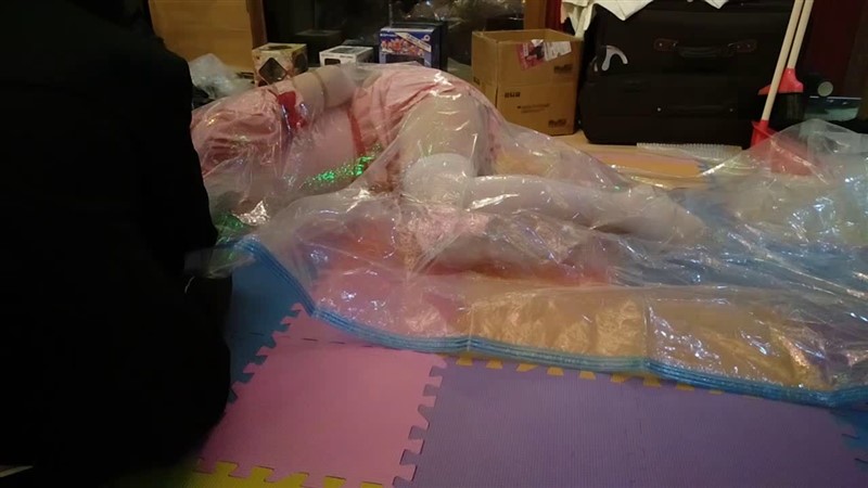 蕾咪乳胶头套五花大绑真空袋连续循环窒息一小时，挣扎不断，求生本能-5