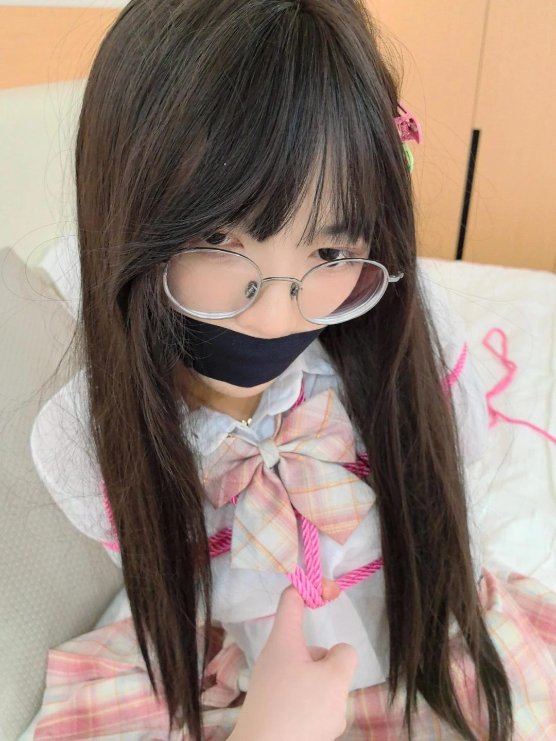 伪娘猫约玩！粉绳捆绑胶带封嘴！-3