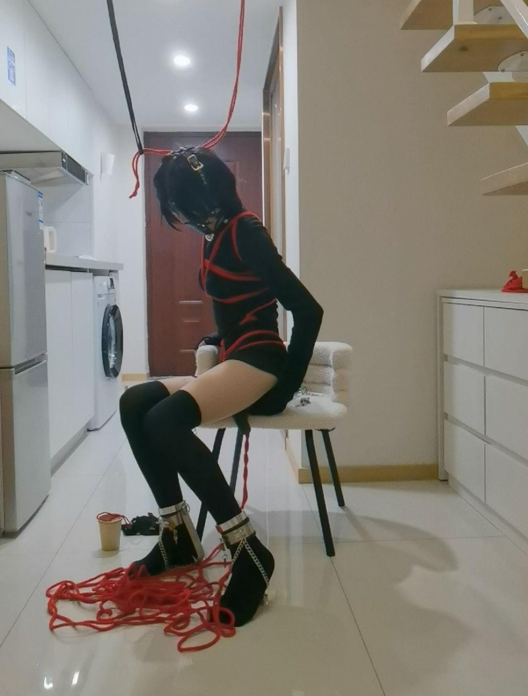 冰块定时尖刺踮脚半蹲电击钢钩强制罚站自缚-2
