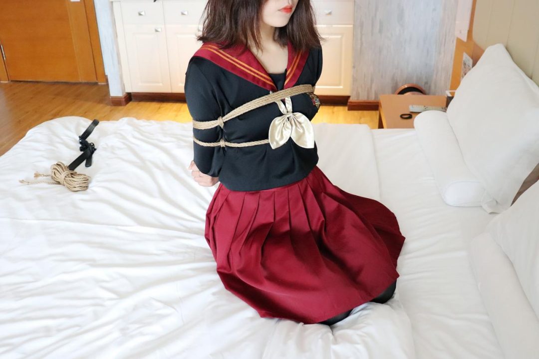 jk少女の足底处刑【改良骏河问/新拷问方式 妹子在恐惧中哭泣呜咽】TK/挠痒/ 真实虐待-5