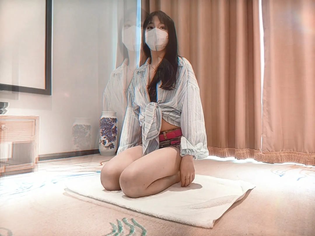 【面包】白嫩大长腿新模特绳缚初体验 海老缚 驷马放置 呆萌温柔的小姐姐说她快被绑哭了-2