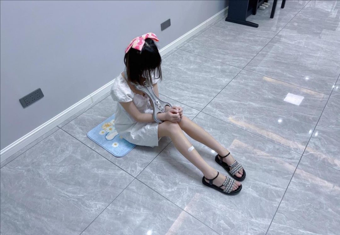 萝莉茶茶的女囚体验2-训诫SP、入狱模拟、人字枷、凉鞋、麻袋套头-2
