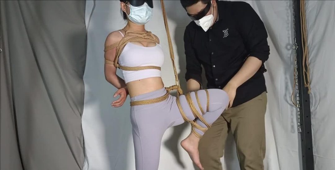 瑜伽老师佳佳的吊缚初体验，叫声让人不知是享受还是痛苦-5