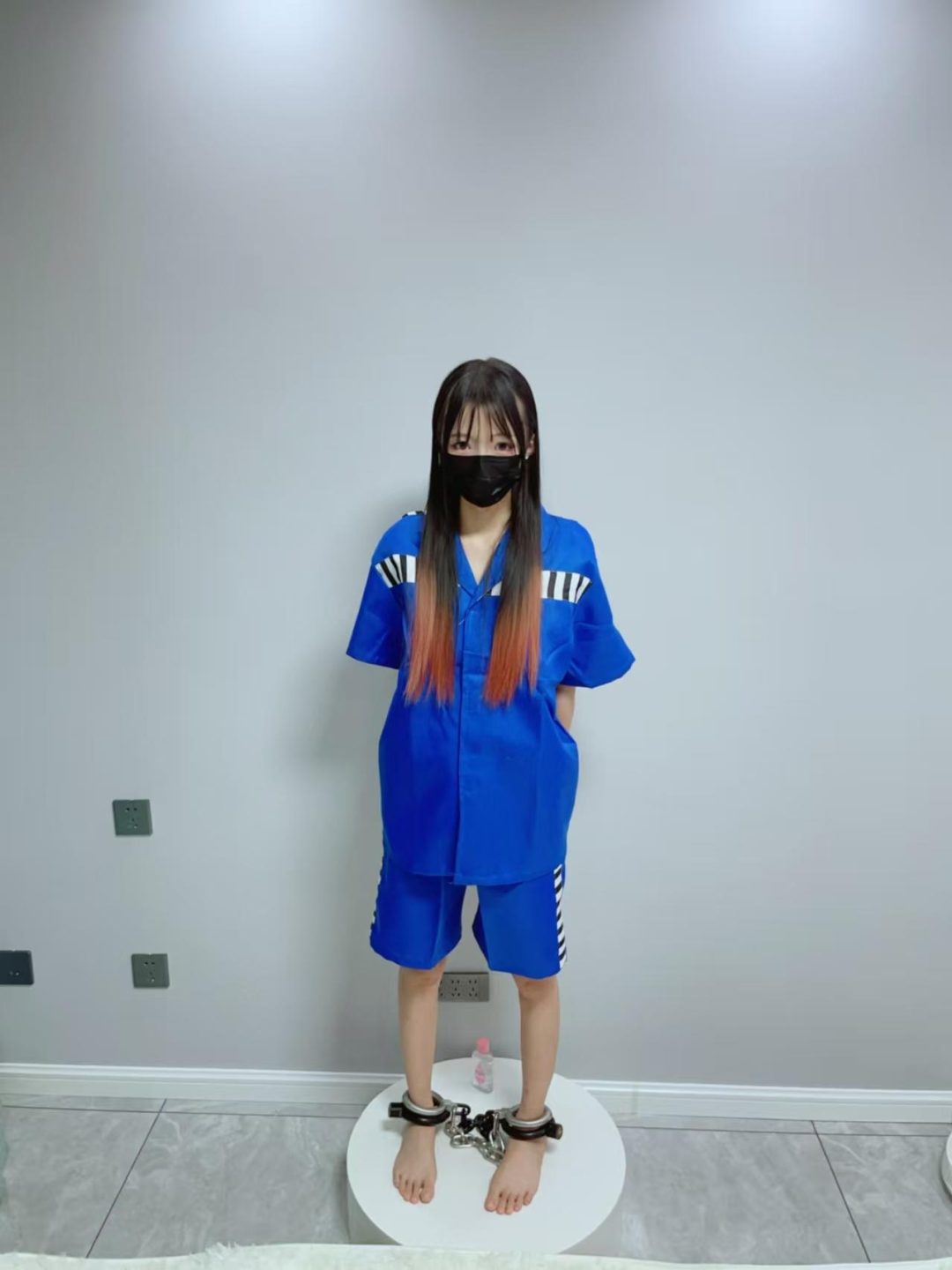 糖糖女囚幻想-镣铐初体验、女囚训诫、强制裸足、指令训练、羞耻展示、镣铐放置过夜、严厉管教-1