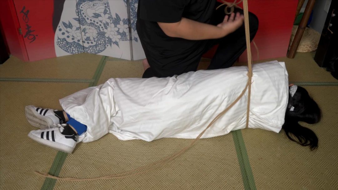 贝壳头，校服棉被包裹-3