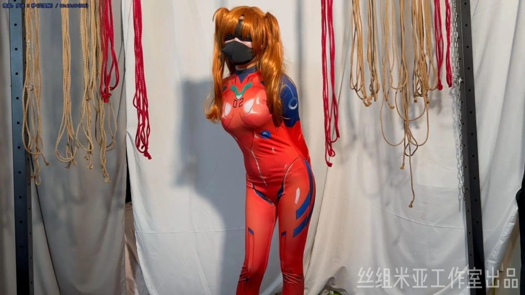 明日香cosplay面对多种玩具，包含校服和作战服，只能无助挣扎-4