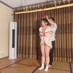 紫薇不甘心只是一个模特·，继续不断地勾引男绳师，绳师并不上勾，绑起来玩弄她，单脚吊，sp