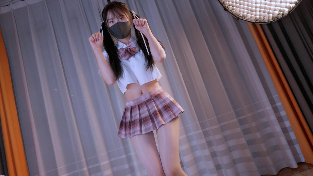 【悠米】《租赁女友3》JK少女与老师进行的人体模特拍照……暴走模式+发光口球外出+狗狗骨头+驷马连体-1