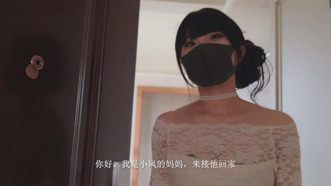 《同学的后妈》少妇未抵挡住年轻气息诱惑，湿身换装+柜中play+丝里丝+背德禁忌+Tk+SP+内陷股绳固定-3