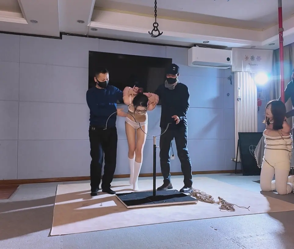 《落难姐妹花》魏灿、依依-6