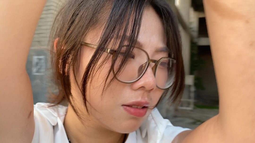 银行职员夏可，吊起来拿鞭子抽，解恨，拳头使劲捶打，不把夏可当人对待，走绳。-5