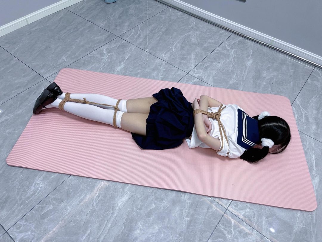 茶茶遇劫记4-白丝jk萝莉惨遭入室，少女能否逃出升天？【DID、绑架、挠痒、驷马、尝试逃脱、逼供】-6