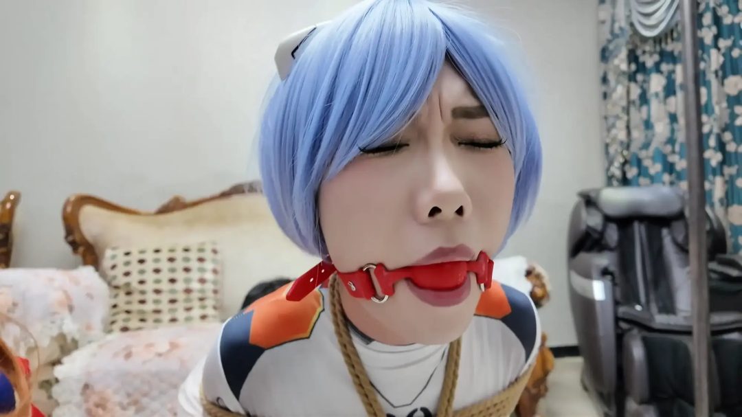 完蛋！我把美女捆绑了？——缚神挑战？落难的EVA等身手办！-9
