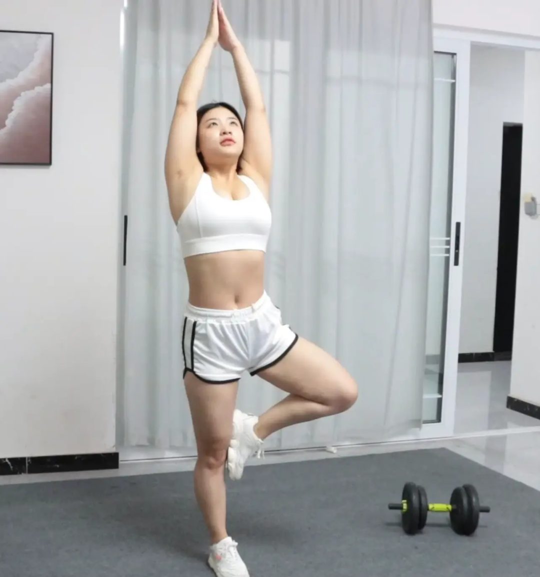 入室捆绑健身女小美-3