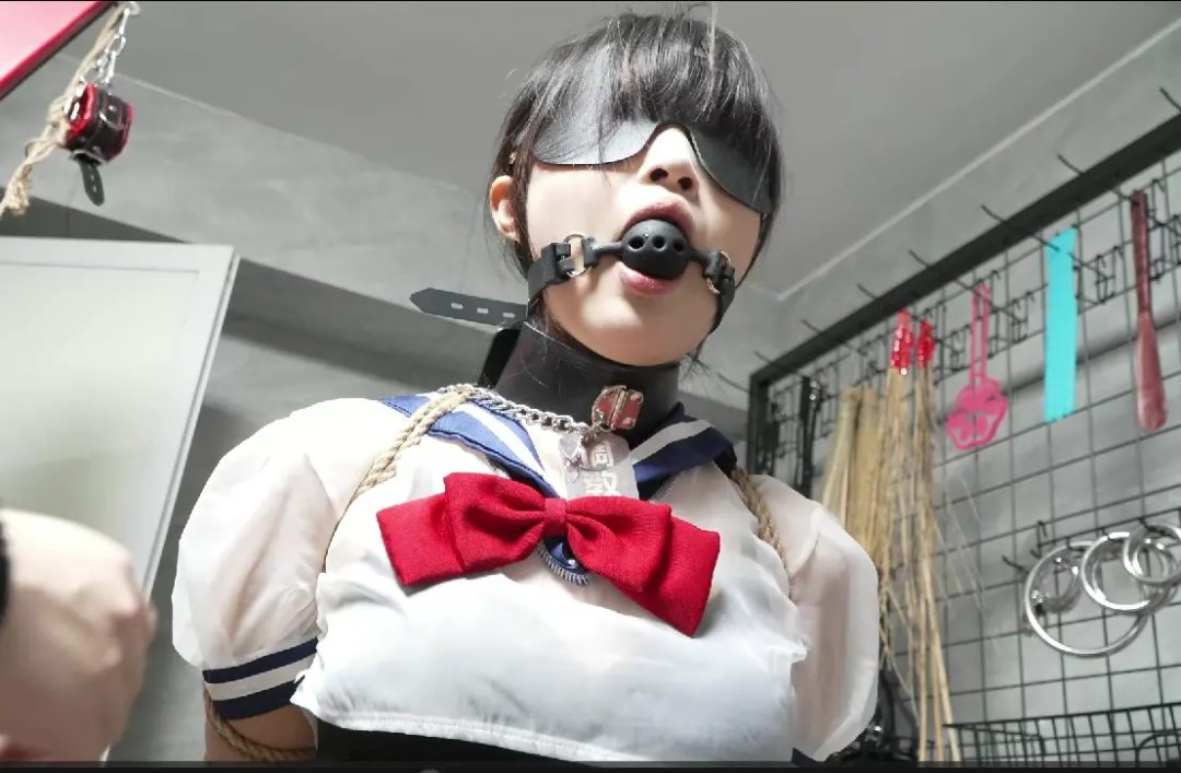 新模 学生装白丝强制分腿内八+乳夹股绳项圈三链牵引折磨！学生装+强制分腿内八+乳夹/项圈/股绳三链牵引行走+SP打屁屁/打耳光/挠脚心-6
