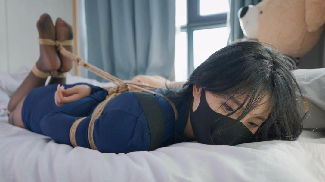 《女巡逻官》女巡逻官贴罚单被记恨强行绑架拖回家！！-7