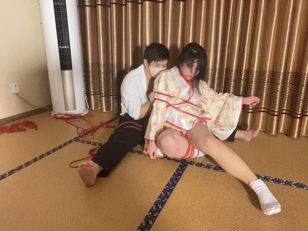 19岁女大紫薇来工作室找绳师玩。汉服勾引绳师，股绳玩弄，上头翻白眼，爽死了，-5