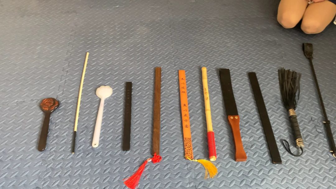 小m软软跪姿等待，面前是一排sp工具，求主人赏赐-2