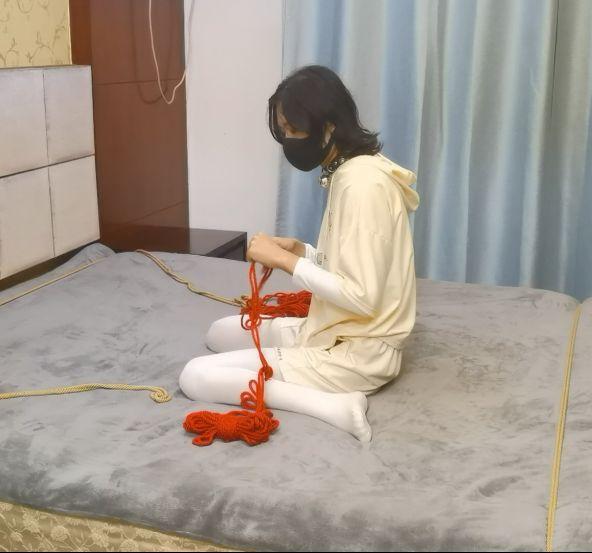分腿日式下趴加并腿简易老虎凳两种床上固定惩罚自缚教程-3