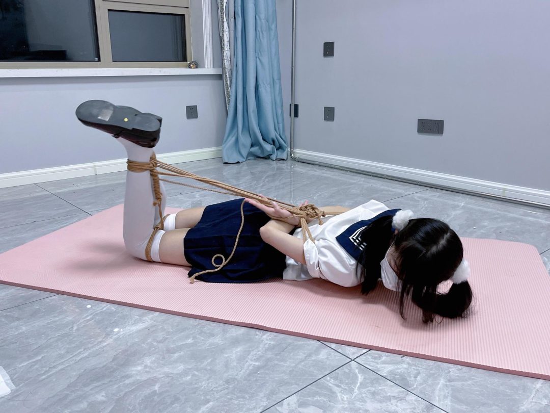 茶茶遇劫记4-白丝jk萝莉惨遭入室，少女能否逃出升天？【DID、绑架、挠痒、驷马、尝试逃脱、逼供】-7
