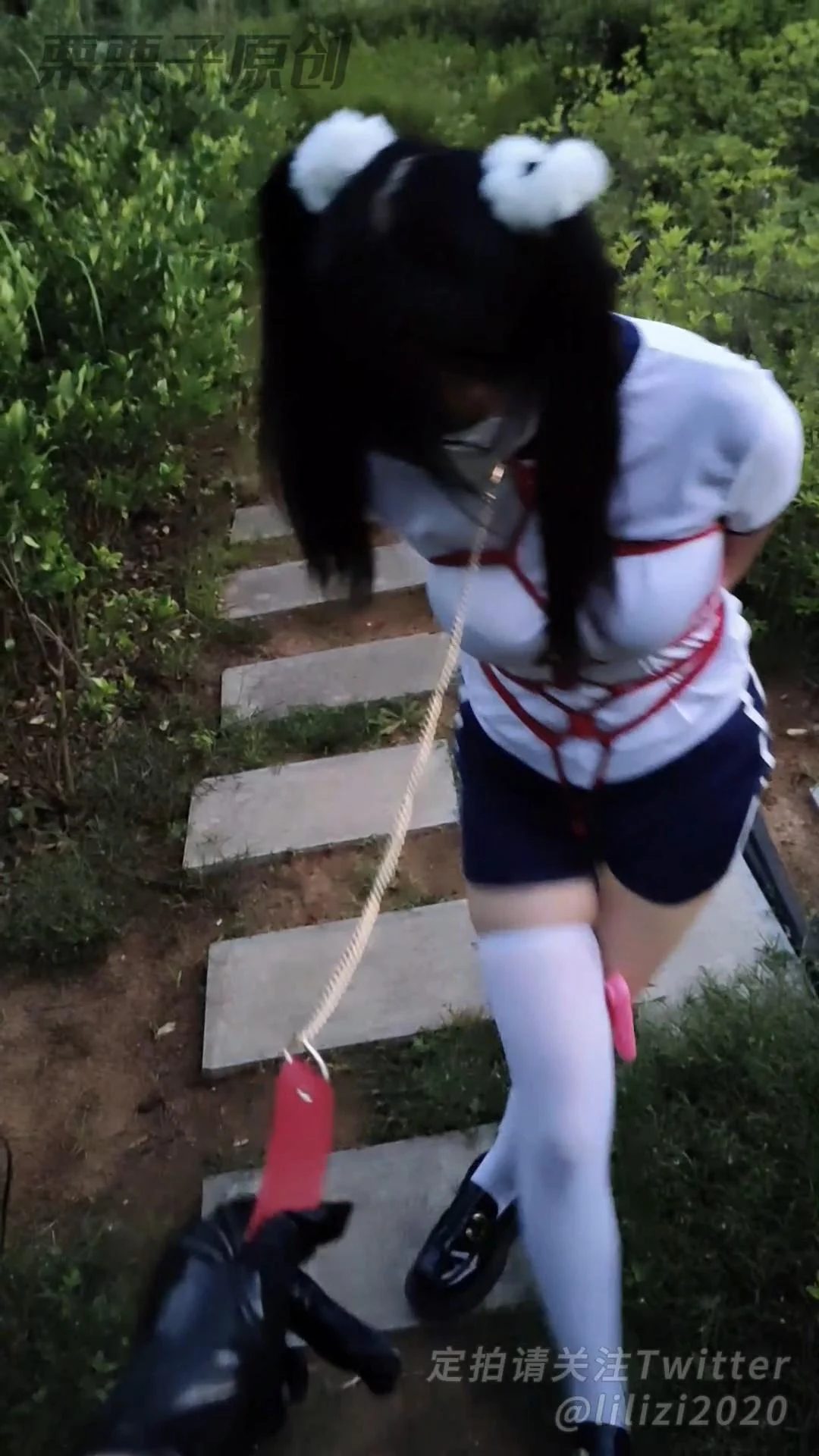 《运动少女的户外强高 01》户外、小区内失禁、运动服、自缚-4